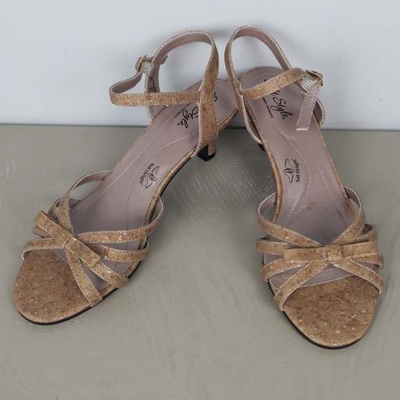 Soft Style by Hush Puppies Strappy Tan Heels - Picture 2 of 7